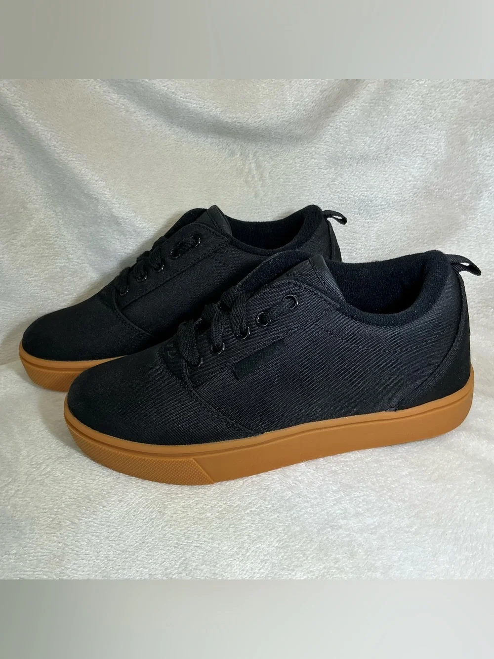 Heelys Pro 20 Black Canvas Skate Sneakers youth Size 3